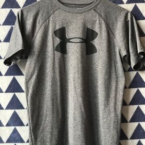 2 Under Armour t-Shirts (Youth Medium)